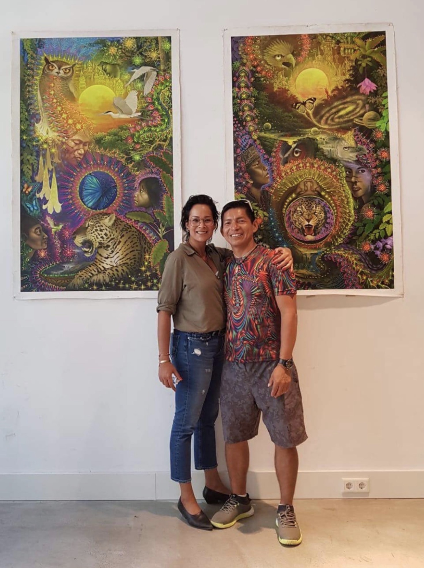 Dos Mundos (Diptych) with collector